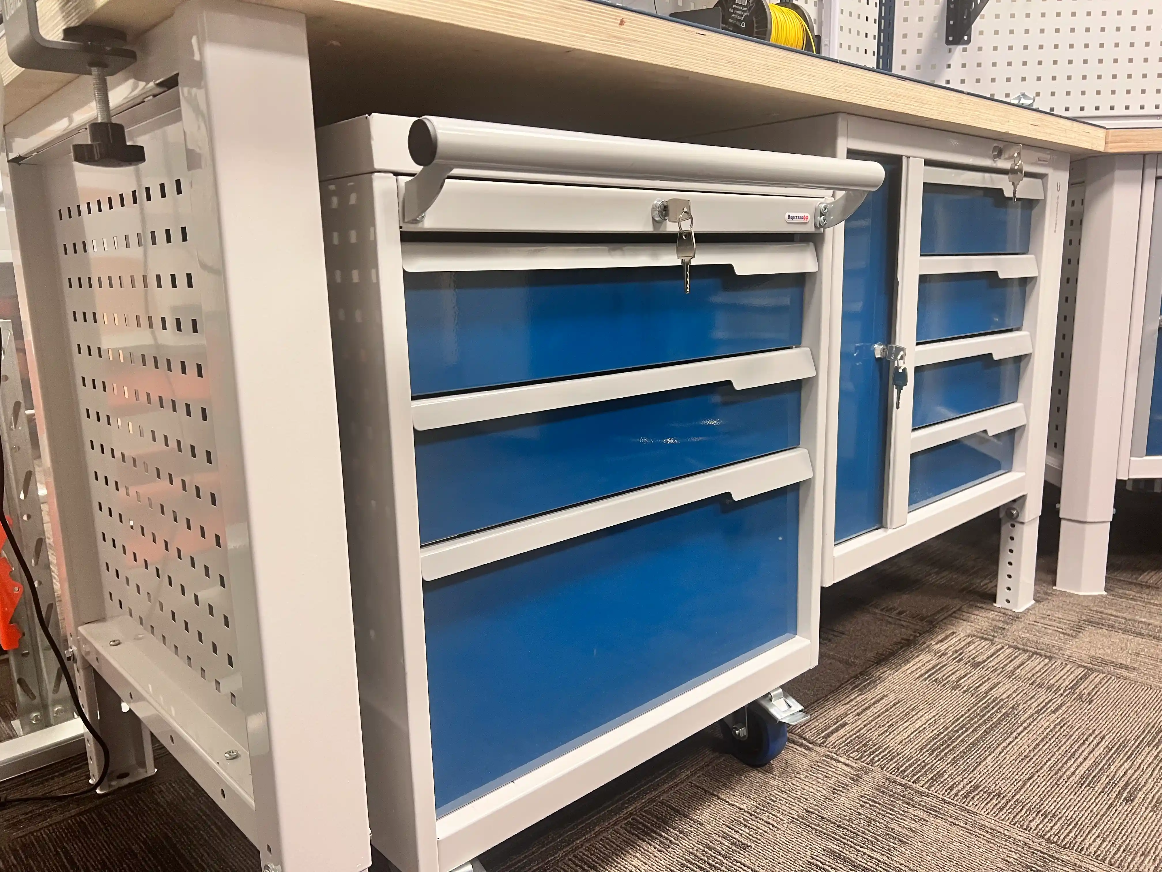 CTR 2232.S4L4M4.4 Верстак слесарный  1055x2193x743 мм